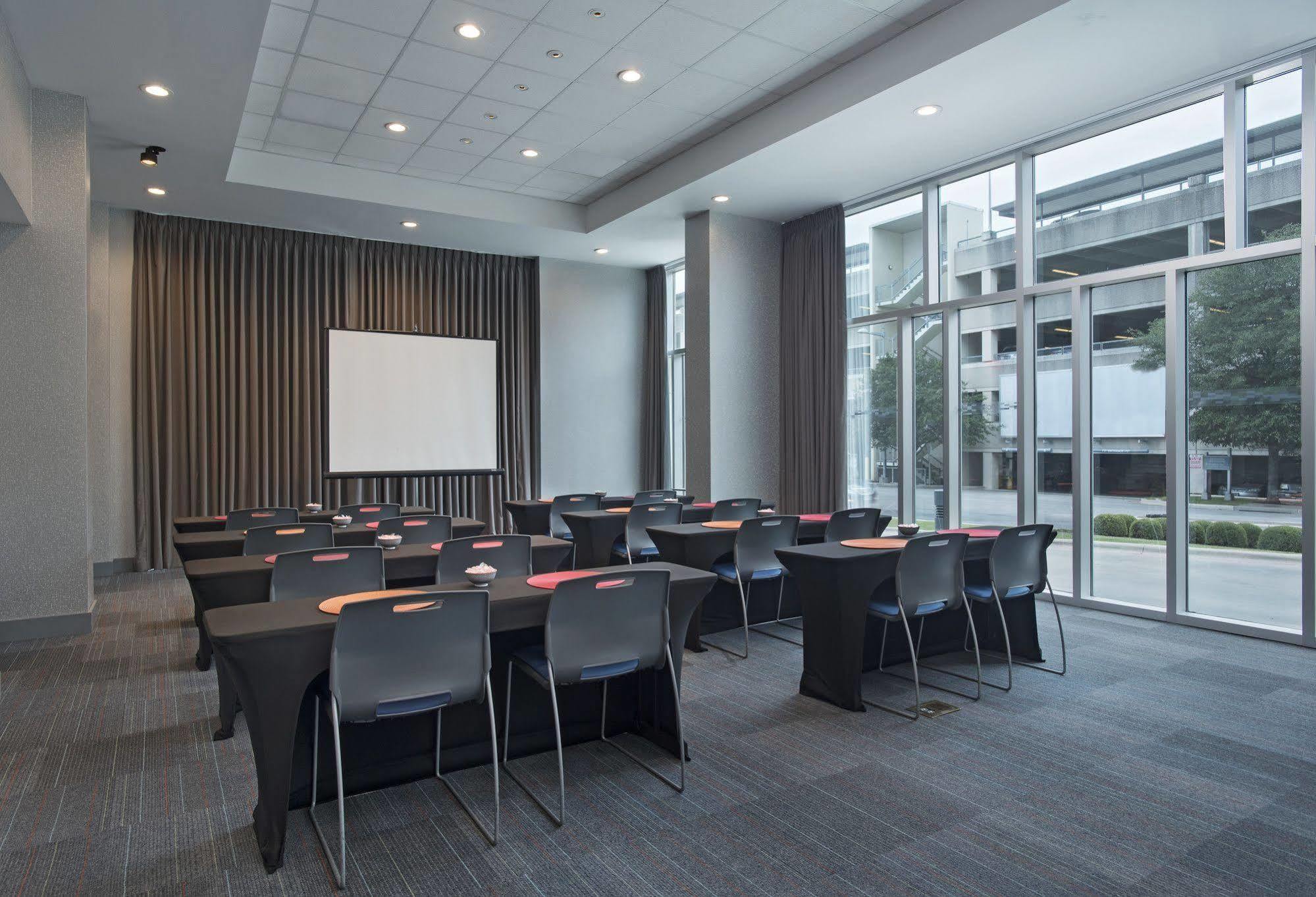 Hotel Aloft At The Domain Austin